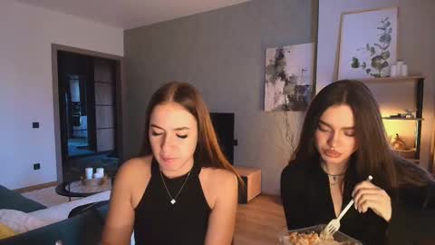 caressyourself online show from 29, 11, 2025