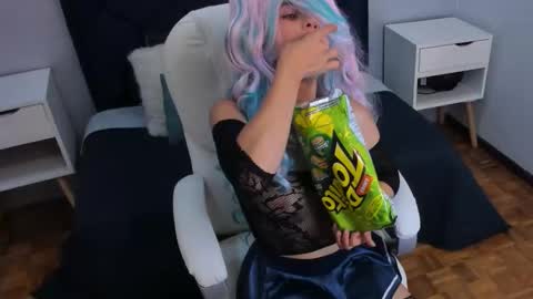 Snapshot of carinasommers chatting on 3, 11, 2025 CARINA  online show from 3, 11, 2025