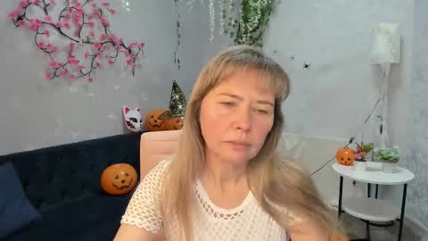 Carla Vogue online show from 1, 11, 2025