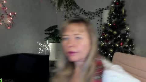 Carla Vogue online show from 5, 12, 2025