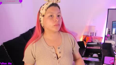 Snapshot of carla_wet18 chatting on 23, 10, 2025 Carla Wet18 online show from 23, 10, 2025