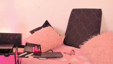 Snapshot of carla_wet18 chatting on 26, 11, 2025 Carla Wet18 online show from 26, 11, 2025