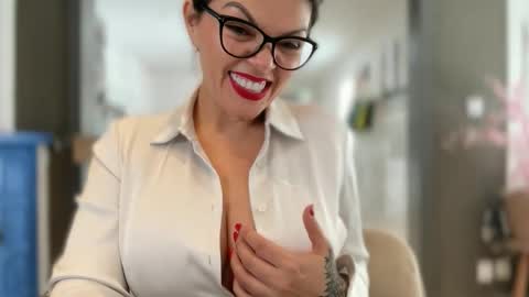 Snapshot of carlaconnortv chatting on 8, 10, 2025 Carla Connor online show from 8, 10, 2025
