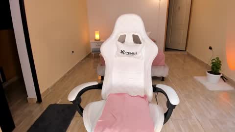 Alejandra online show from 2, 2, 2025