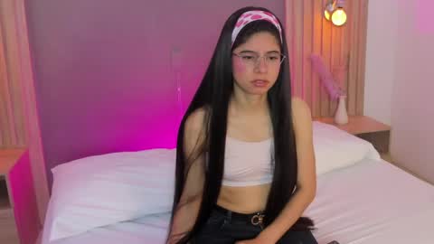 Snapshot of carlina_15 chatting on 26, 5, 2026 C A R L I N A online show from 26, 5, 2026
