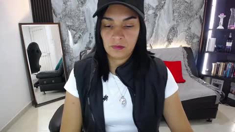 Snapshot of carlota_milf_30 chatting on 19, 10, 2025 Carlota online show from 19, 10, 2025