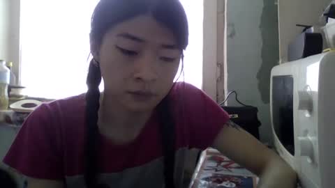 CarlyJoy online show from 17, 2, 2025