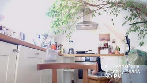 Snapshot of carlypearls chatting on 7, 4, 2026 Carly Pearls online show from 7, 4, 2026