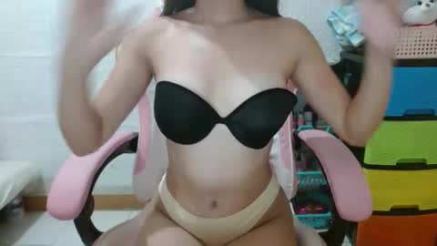 Snapshot of carmela18x chatting on 9, 9, 2025 carmela18x online show from 9, 9, 2025
