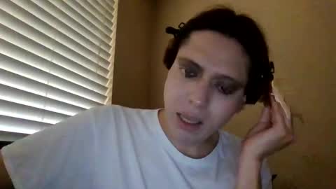 Snapshot of carnalflower95 chatting on 18, 4, 2026 Brooke online show from 18, 4, 2026