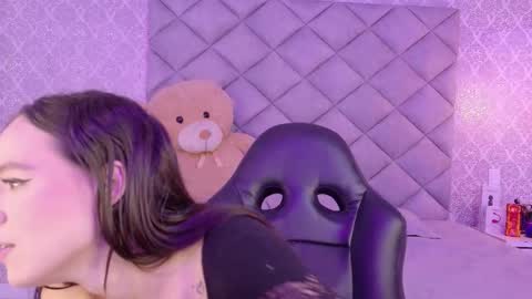 Snapshot of caro_adams1 chatting on 18, 11, 2025 caro_adams1 online show from 18, 11, 2025