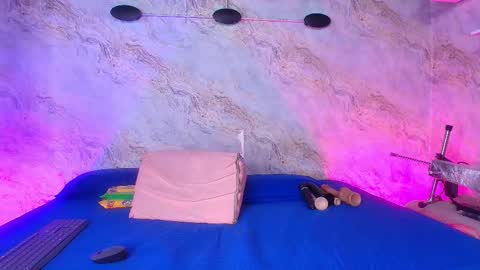 Snapshot of carol_juiicy_ chatting on 1, 11, 2025 Carol online show from 1, 11, 2025