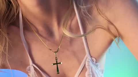 Snapshot of carolblonde chatting on 3, 10, 2025 Char online show from 3, 10, 2025