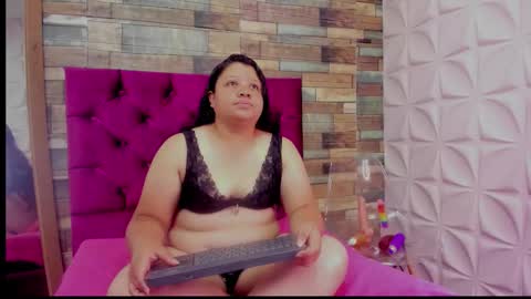 Snapshot of carolina_lenon chatting on 9, 2, 2026 Angie Carolina online show from 9, 2, 2026