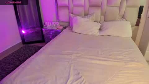 Snapshot of carolinafox_ chatting on 11, 11, 2025 caroline online show from 11, 11, 2025