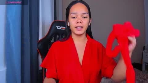 Snapshot of caroline_east chatting on 25, 10, 2025 caroline_east online show from 25, 10, 2025