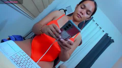 Snapshot of caroline_east chatting on 22, 11, 2025 caroline_east online show from 22, 11, 2025