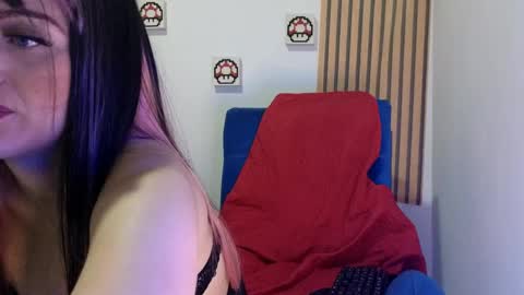 Snapshot of caroline_hernandes chatting on 5, 4, 2026 Carolina online show from 5, 4, 2026