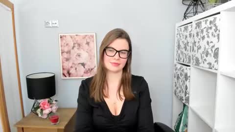 CarolineAmore online show from 4, 2, 2025