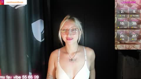 Snapshot of carolineandlover chatting on 27, 10, 2025 Caroline and Lover online show from 27, 10, 2025