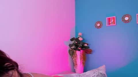 Snapshot of carolineegarcia chatting on 21, 2, 2025 CarolineeGarcia online show from 21, 2, 2025