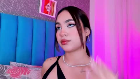 Snapshot of carolineegarcia chatting on 8, 3, 2025 CarolineeGarcia online show from 8, 3, 2025