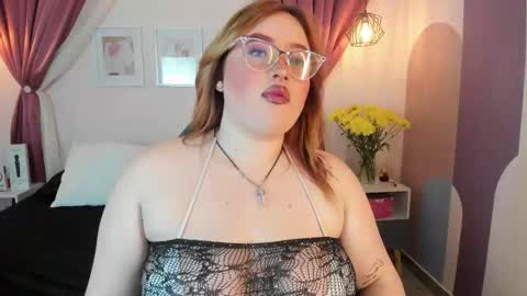 Snapshot of carolineevanss1 chatting on 3, 10, 2025 Carolinee online show from 3, 10, 2025