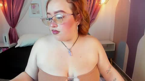 Snapshot of carolineevanss1 chatting on 2, 11, 2025 Carolinee online show from 2, 11, 2025
