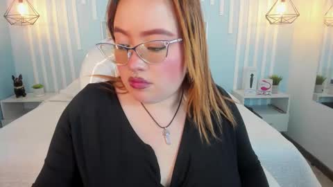 Snapshot of carolineevanss1 chatting on 30, 11, 2025 Carolinee online show from 30, 11, 2025