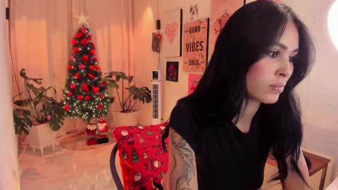 Snapshot of carolinerousev chatting on 26, 12, 2024 carol  online show from 26, 12, 2024