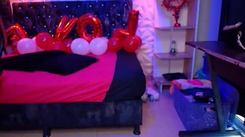 Snapshot of carolinescoth_dl chatting on 18, 2, 2025 Caroline Scoth online show from 18, 2, 2025