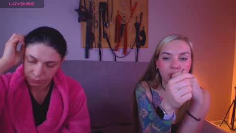 Snapshot of carrie_moonshine chatting on 8, 3, 2026 Carrie online show from 8, 3, 2026