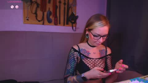 Snapshot of carrie_moonshine chatting on 1, 4, 2026 Carrie online show from 1, 4, 2026