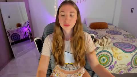 Snapshot of carriexwood chatting on 8, 2, 2025 Nia  online show from 8, 2, 2025