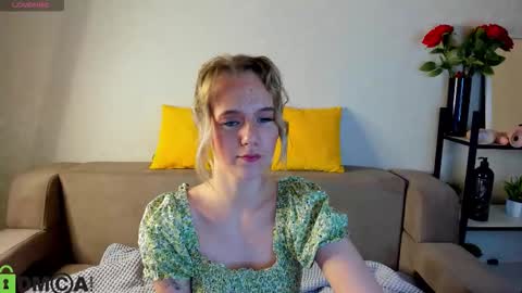 Snapshot of casey_sweeet chatting on 6, 10, 2025 Casey sweeet online show from 6, 10, 2025