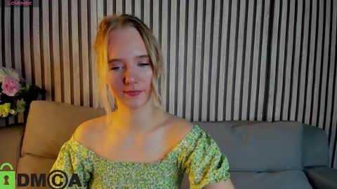 Snapshot of casey_sweeet chatting on 21, 10, 2025 Casey sweeet online show from 21, 10, 2025