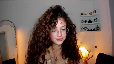 Snapshot of cassandra_caiin chatting on 13, 4, 2026 Cassie online show from 13, 4, 2026