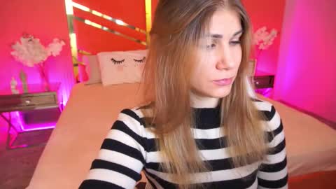 Snapshot of cassandragood chatting on 27, 9, 2025 Lena online show from 27, 9, 2025