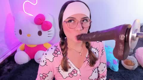 Snapshot of cassiebigass_ chatting on 6, 4, 2026 Bela igzaii9r online show from 6, 4, 2026