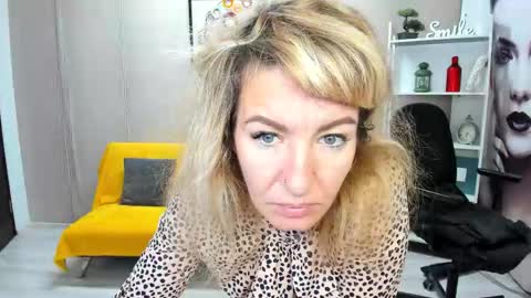 Snapshot of cassiejonas chatting on 14, 10, 2025 CassieJonas online show from 14, 10, 2025