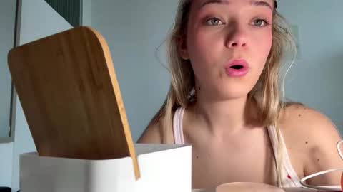 Snapshot of cassijent chatting on 9, 3, 2026 Olivia online show from 9, 3, 2026