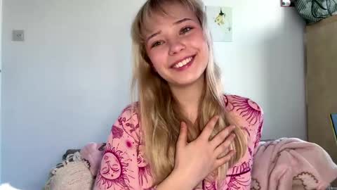 Snapshot of cassijent chatting on 7, 4, 2026 Olivia online show from 7, 4, 2026