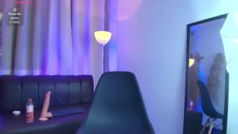 cat_kiss_ online show from 11, 9, 2025