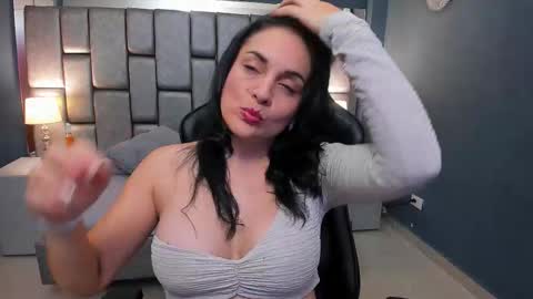 Snapshot of cata_joness chatting on 18, 9, 2025 Cata Joness My schedule 2200 - 0500 GMT -5 online show from 18, 9, 2025