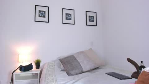    online show from 16, 4, 2026