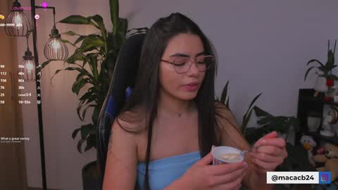 Snapshot of catalella_01 chatting on 18, 1, 2025 MACARENA online show from 18, 1, 2025
