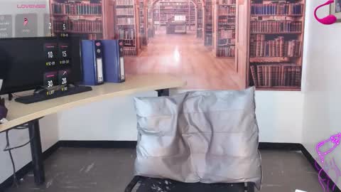 Snapshot of catalella_ar chatting on 12, 11, 2025 Queen Catalella online show from 12, 11, 2025