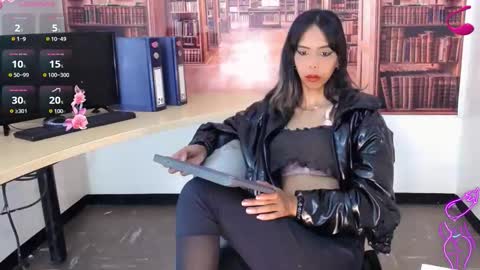 Snapshot of catalella_ar chatting on 14, 11, 2025 Queen Catalella online show from 14, 11, 2025