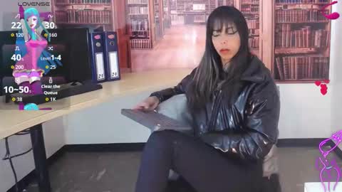 Snapshot of catalella_ar chatting on 21, 11, 2025 Queen Catalella online show from 21, 11, 2025