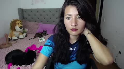 Snapshot of catalinahounn chatting on 18, 11, 2025 catalinahounn online show from 18, 11, 2025